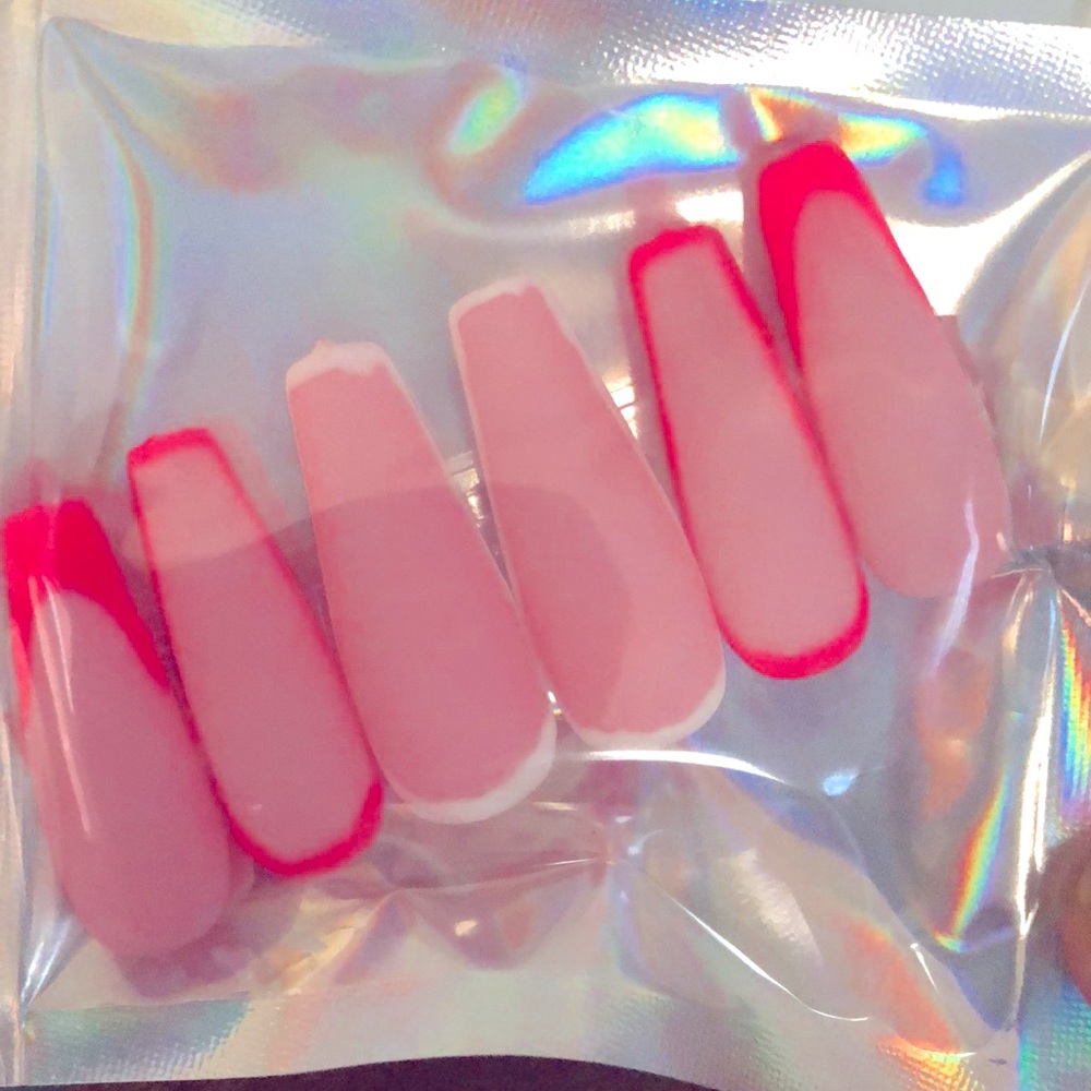 Cutom hot pink and white French tips with outline and flowers